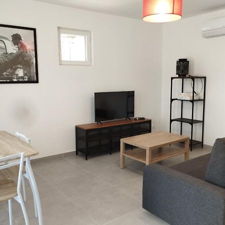 Appartement Meuble Et Tout Confort, Au Milieu De La Campagne Saint-Paul-Trois-Châteaux Exterior foto